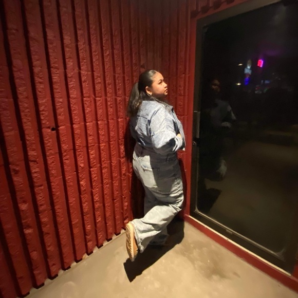 Meet your Posher, Vica - Picture 1 of 1